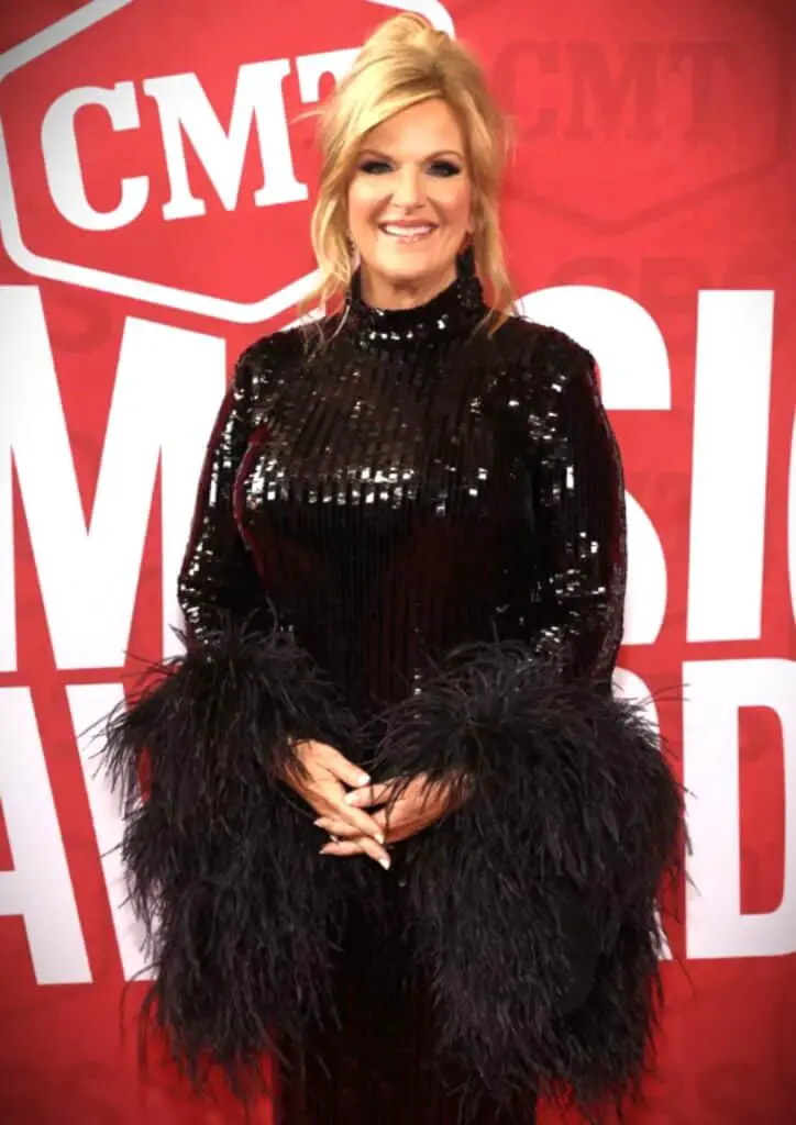 Trisha Yearwood Debuts "Put It in a Song"